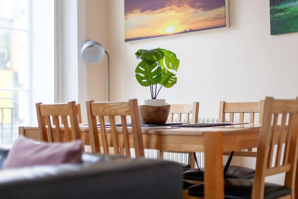 Spacious & Central 3-Bed Flat By Popular Waterloo! London Eksteriør billede