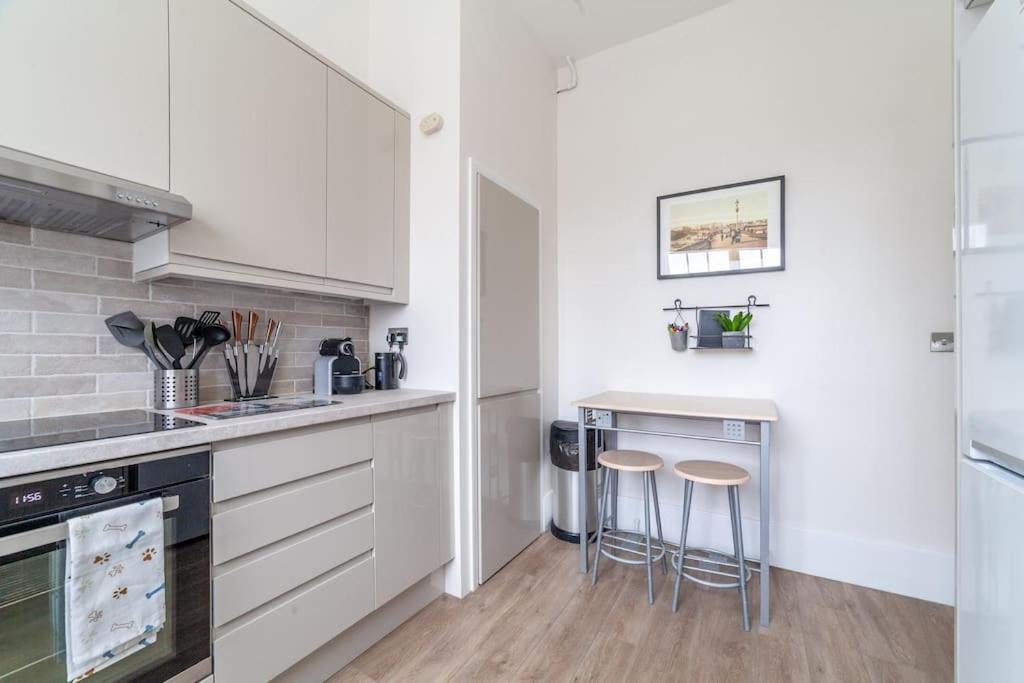 Spacious & Central 3-Bed Flat By Popular Waterloo! London Eksteriør billede