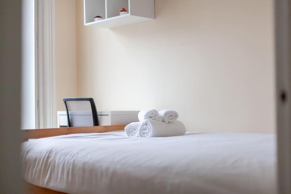 Spacious & Central 3-Bed Flat By Popular Waterloo! London Eksteriør billede
